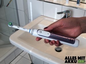 Elektrische Zahnbürste Test - In der Hand