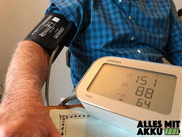 Blutdruck richtig messen – so  gelingt dir die Blutdruckmessung zu Hause